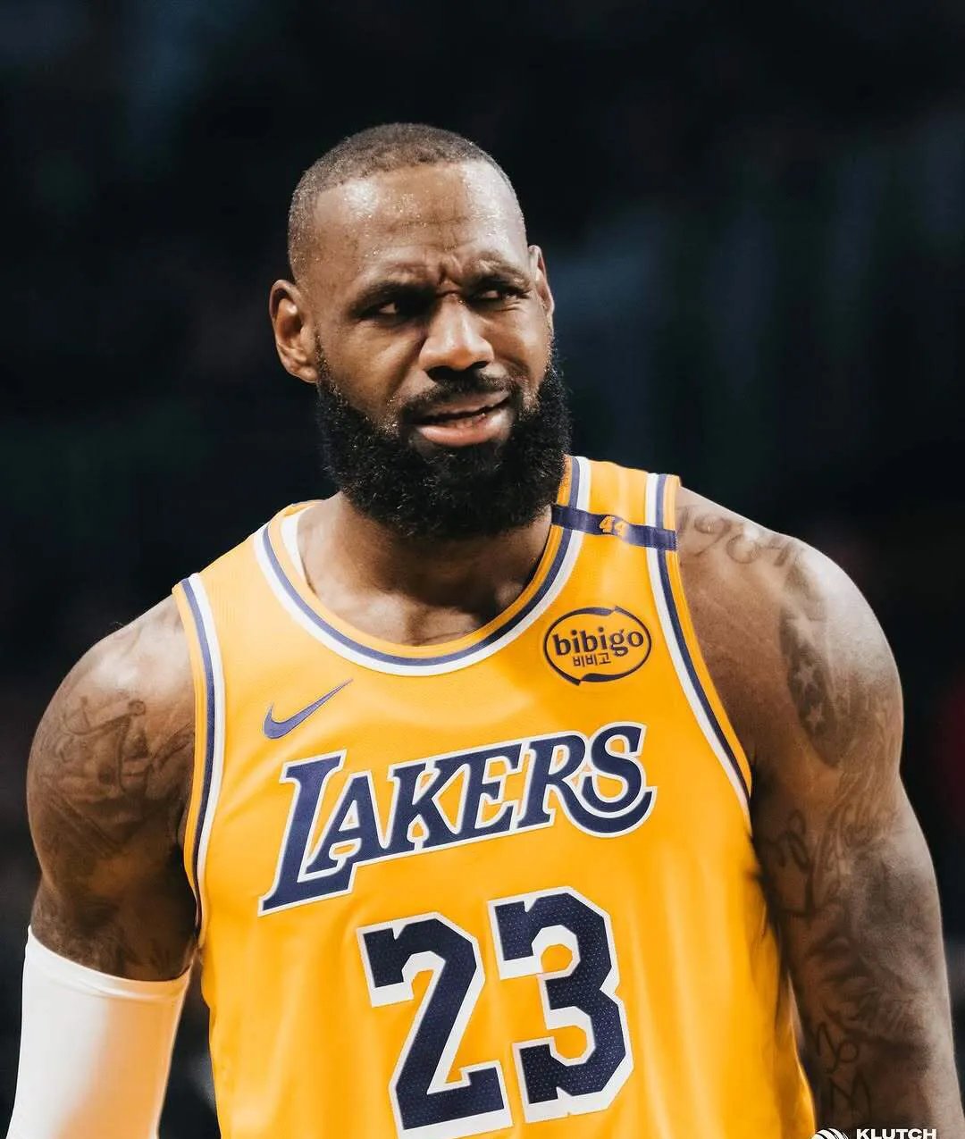 华体会官方平台詹姆斯在美国队比赛中锐不可当,表现优异引发热议!