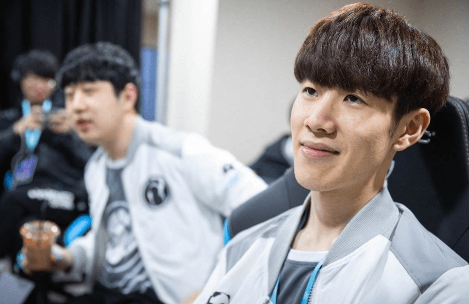 华体会体育体验比赛局势复杂首场状态出色，公牛观众沸腾！，TheShy重返赛场再创辉煌时刻的简单介绍